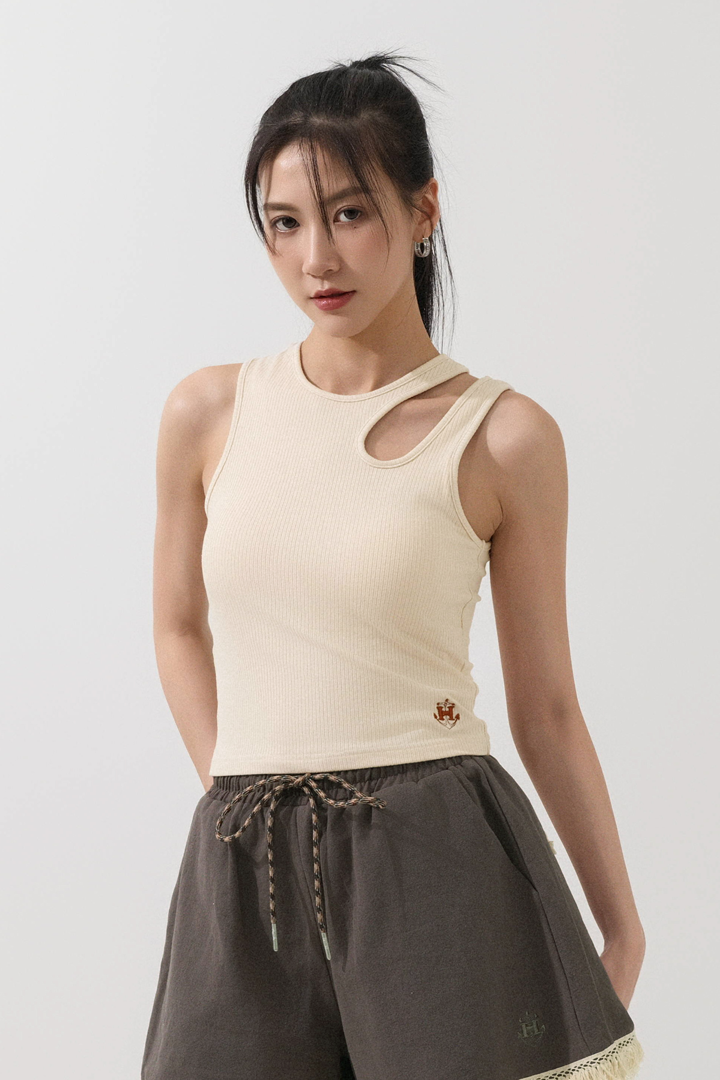 單邊肩穿洞bra top (現貨款式）