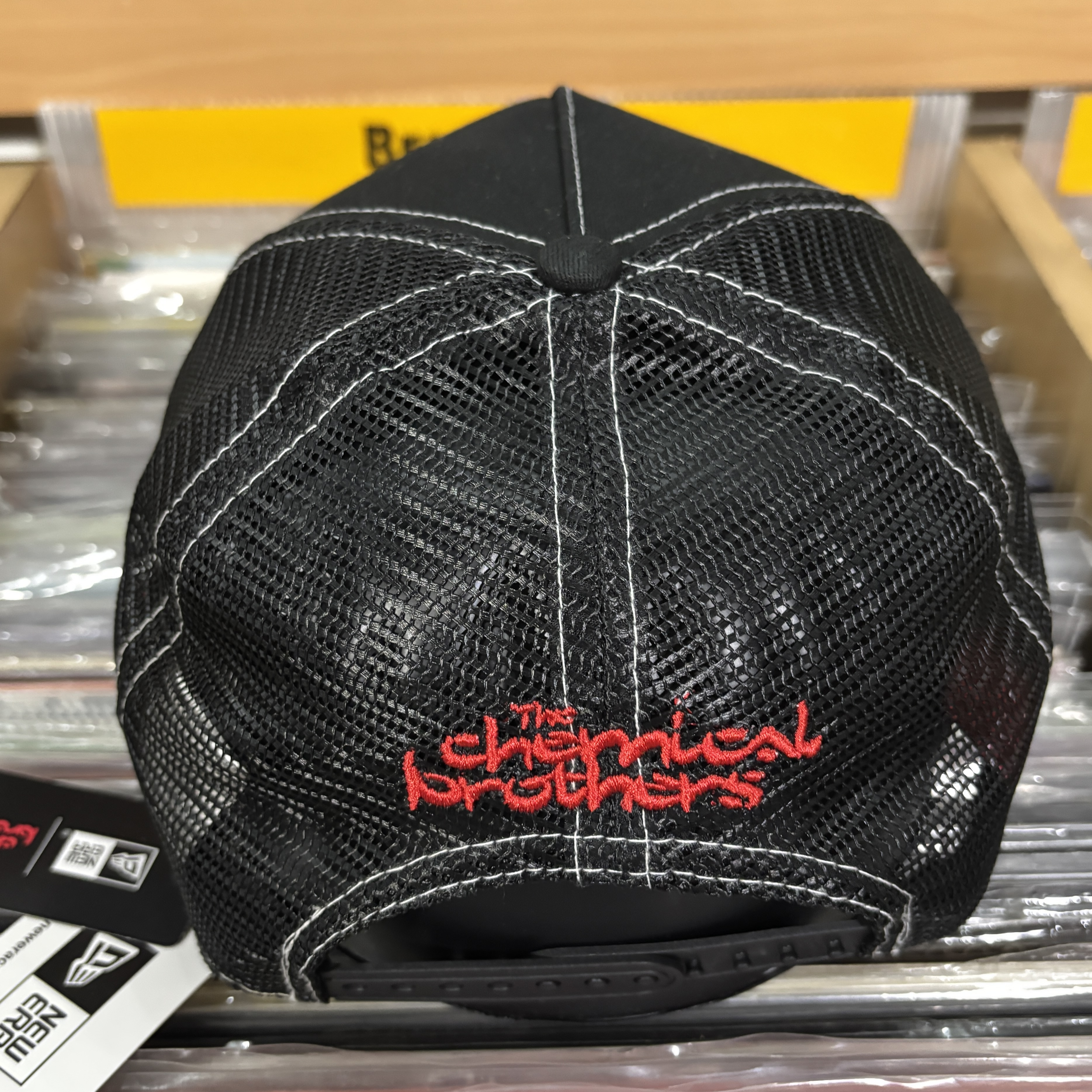 日本限定 ！The Chemical Brothers x New Era電繡網帽
