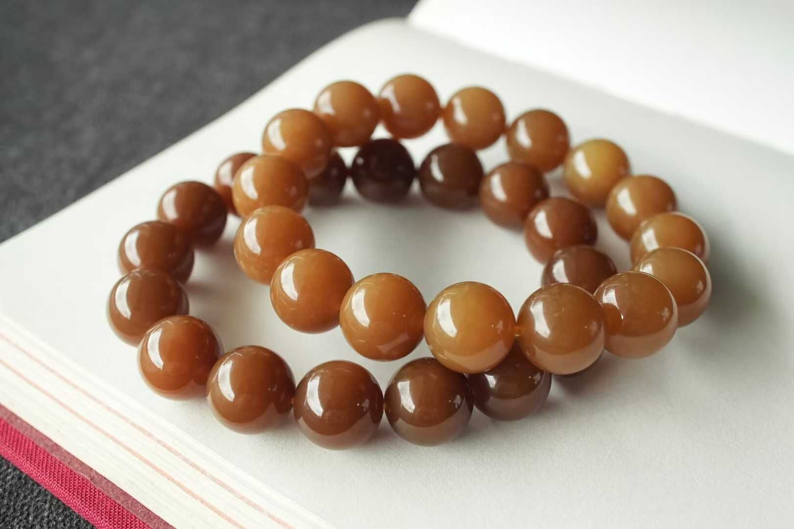 61647 和田玉且末金山礦純糖料圓珠手串 (12mm直徑)