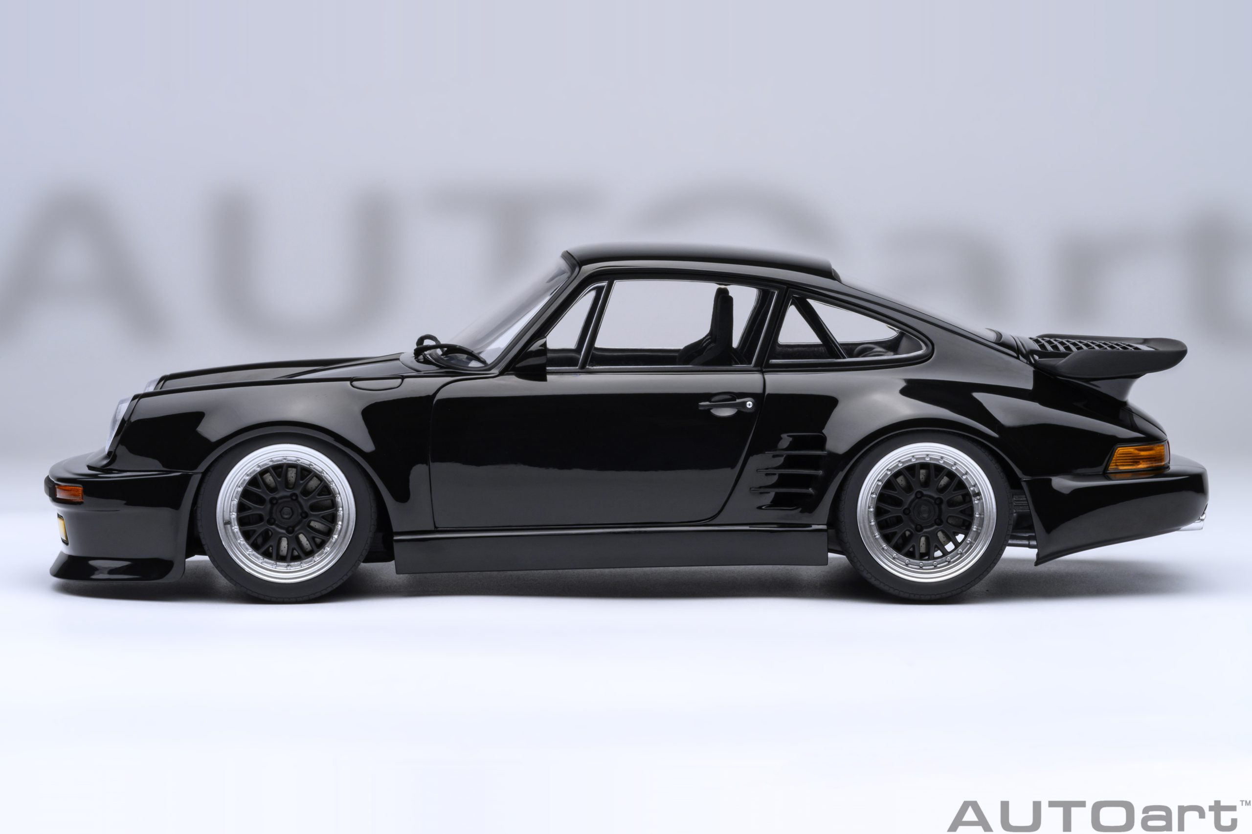 1/18 AUTOART Porsche 911 (930) Turbo Wangan Midnight “Blackbird” (78158)