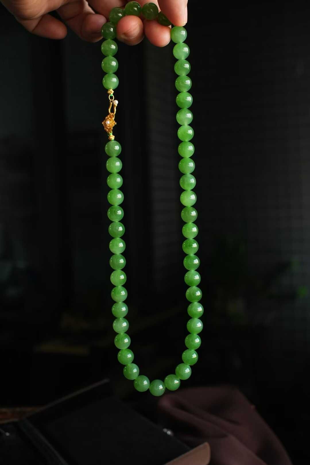 61649 和田玉俄料碧玉冰底果綠項鏈 (9-9.5mm直徑)