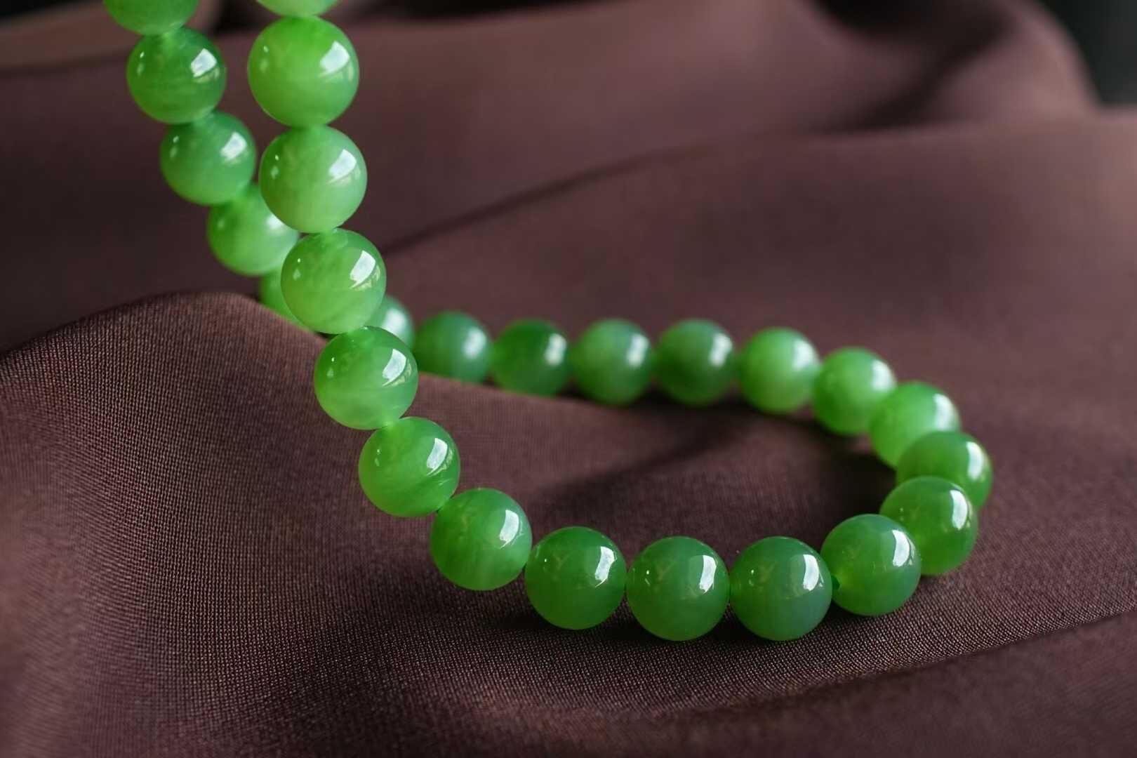 61649 和田玉俄料碧玉冰底果綠項鏈 (9-9.5mm直徑)