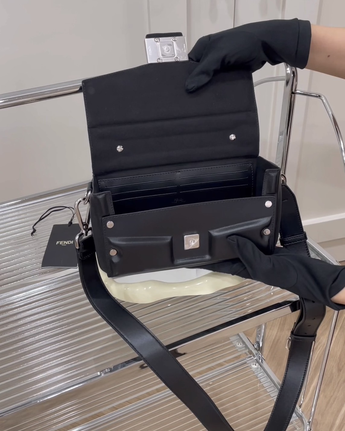 FENDI｜BAGUETTE 法棍斜跨包 黑色