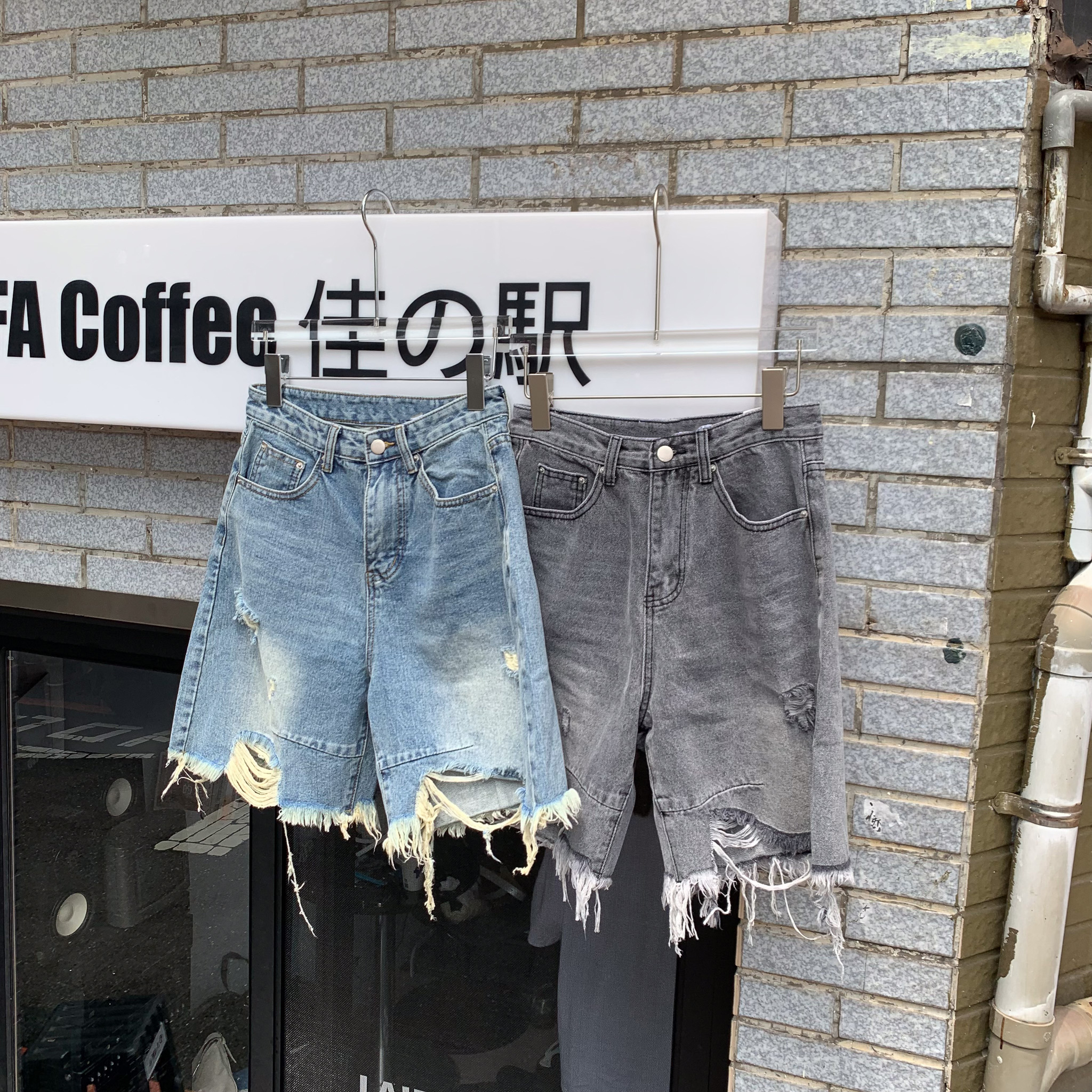 ISA_店長私藏! 個性破壞感水洗牛仔五分褲_56032