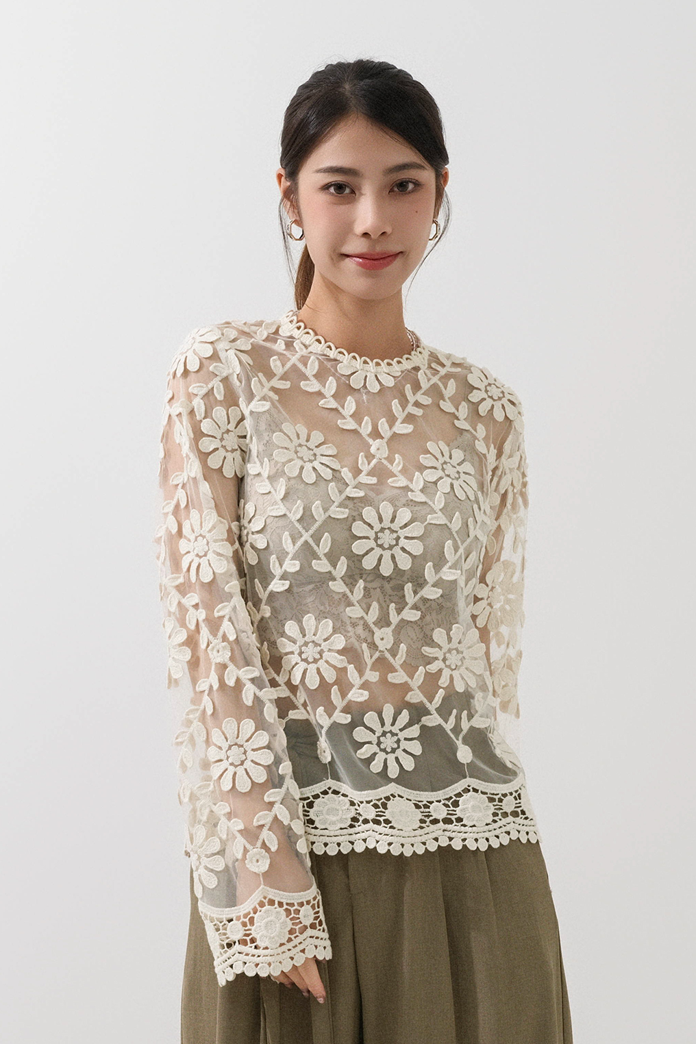 立體繡花網紗上衣 (*現貨款式）