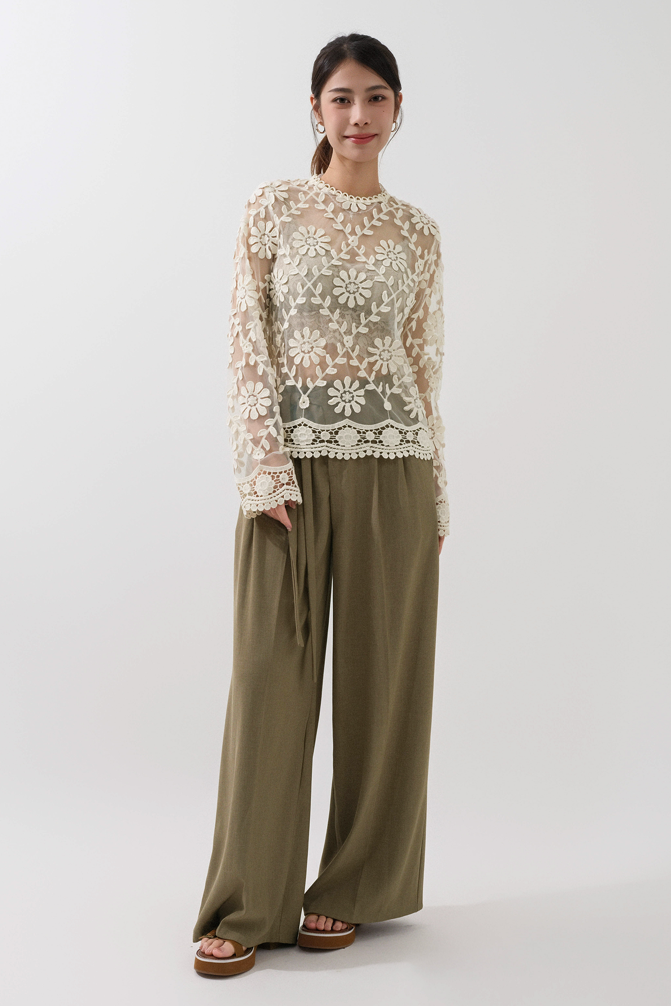 立體繡花網紗上衣 (*現貨款式）