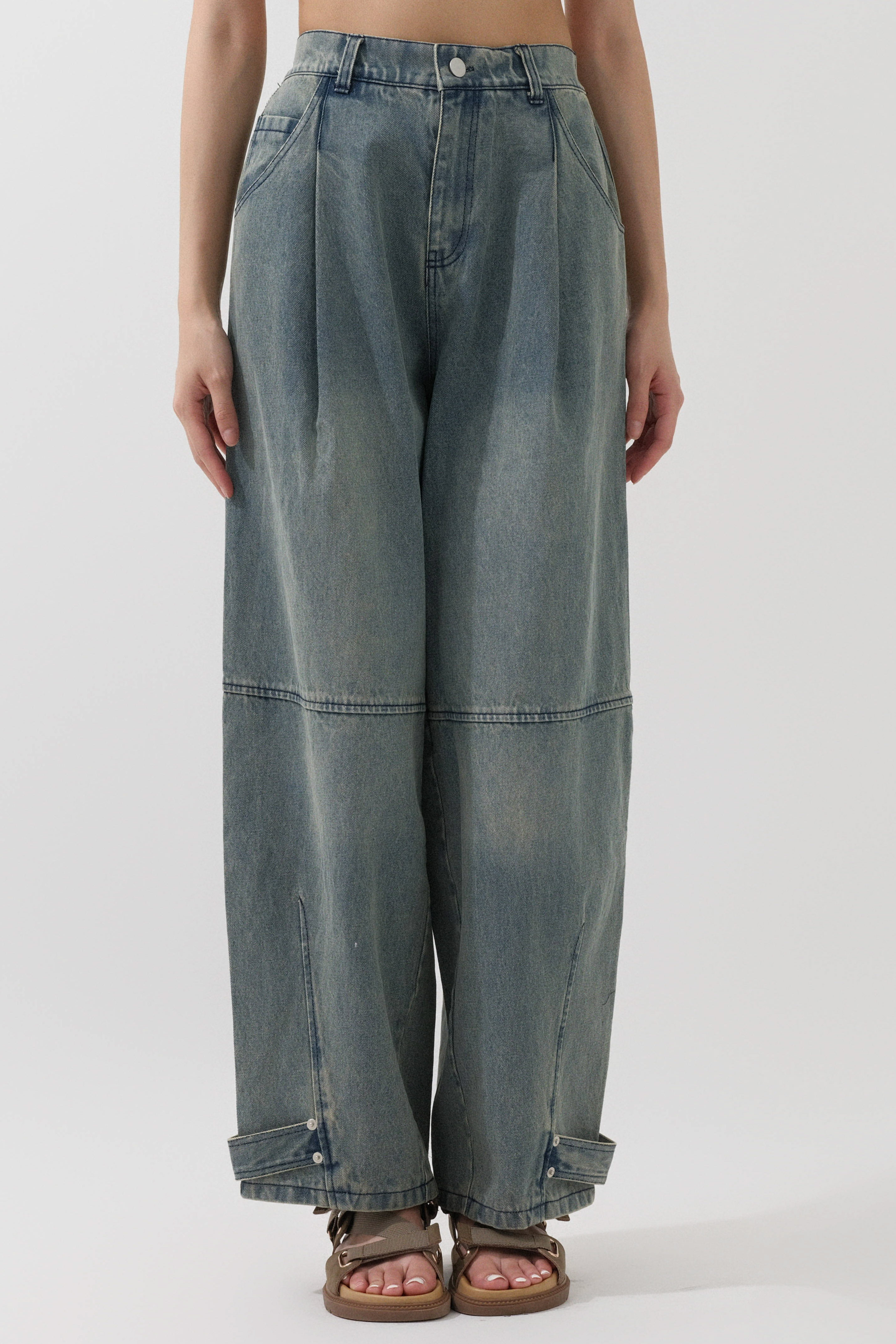 型格立體剪裁洗水牛仔褲  (現貨款式）