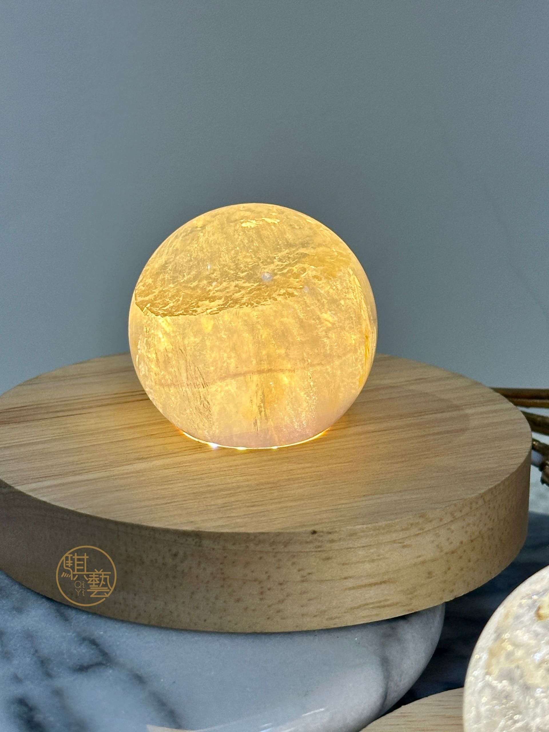 圓形原木質感水晶燈座｜黃光／白光／三色光 多尺寸 療癒光源讓水晶更有靈氣