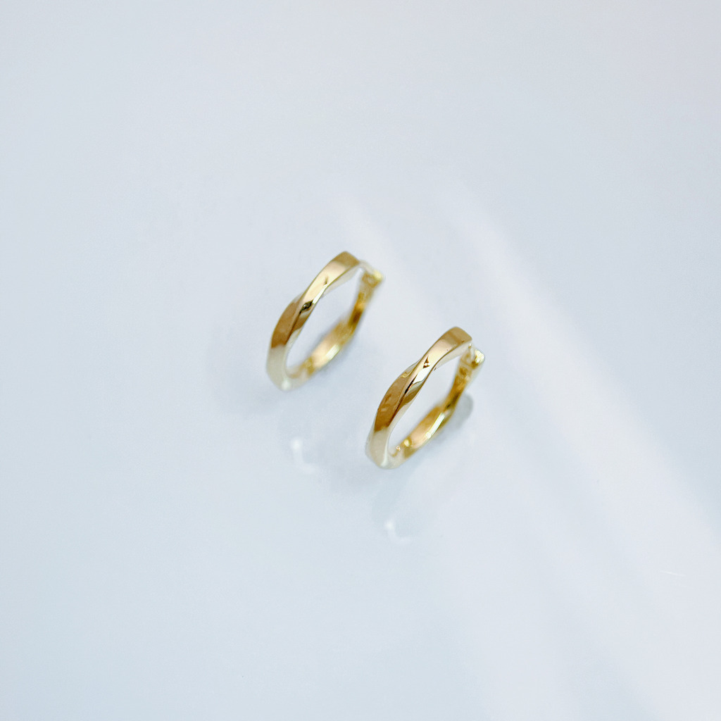 扭結感金圈耳環