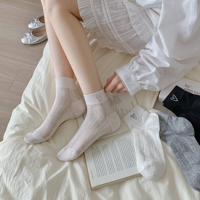 《6092》♾️春夏透氣愛心刺繡休閒短筒襪