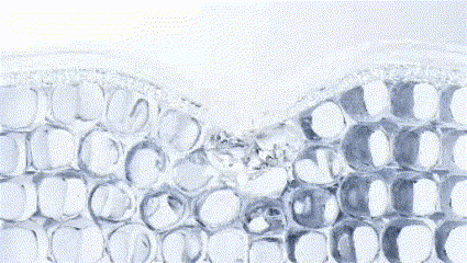 模擬防曬乳內層釋放修復保濕因子,潤澤肌膚、強化屏障,提升抗老能力