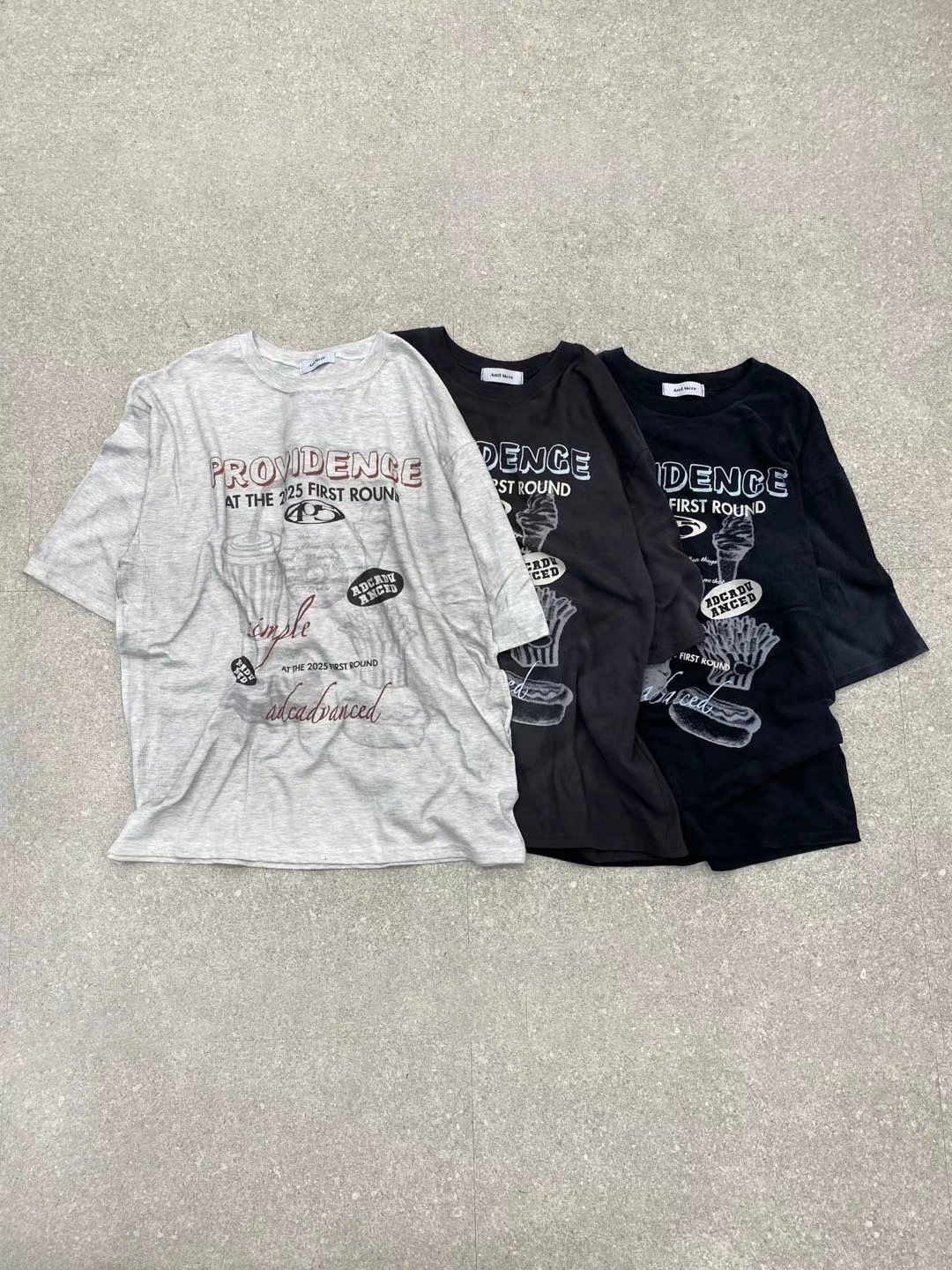 洗水英文字圖案短袖Tee And More-085T