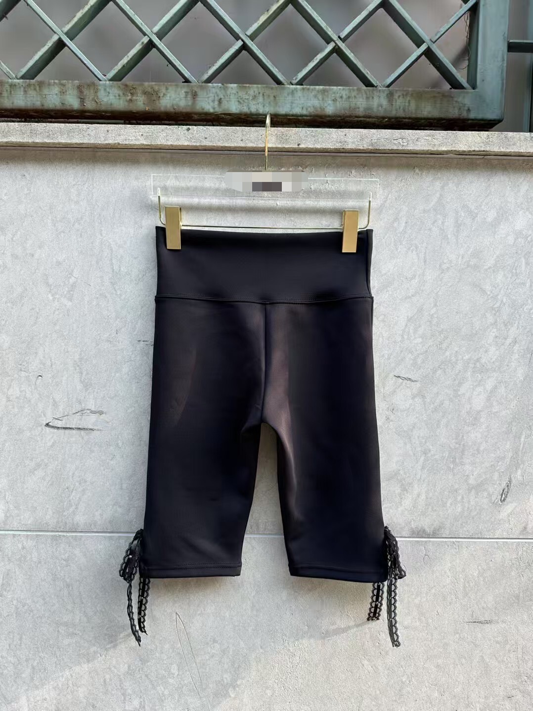 黑色五分蕾絲綁結內搭褲