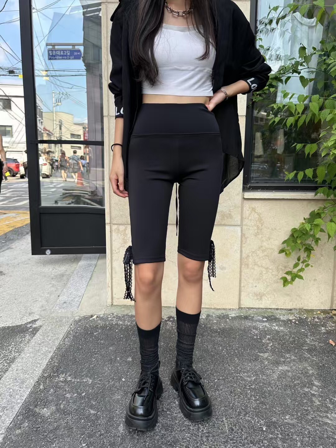 黑色五分蕾絲綁結內搭褲