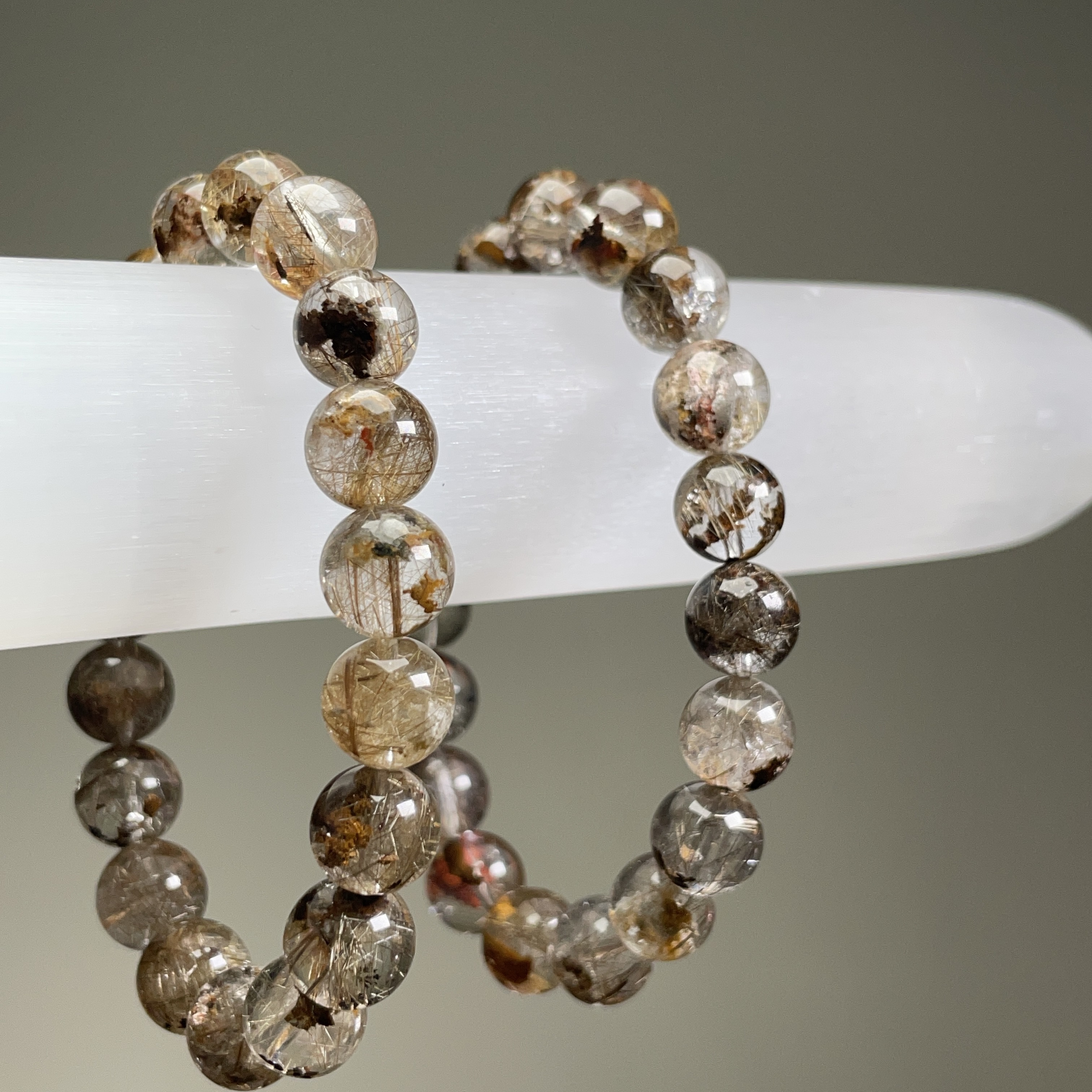 魔鬼銀髮共生幽靈