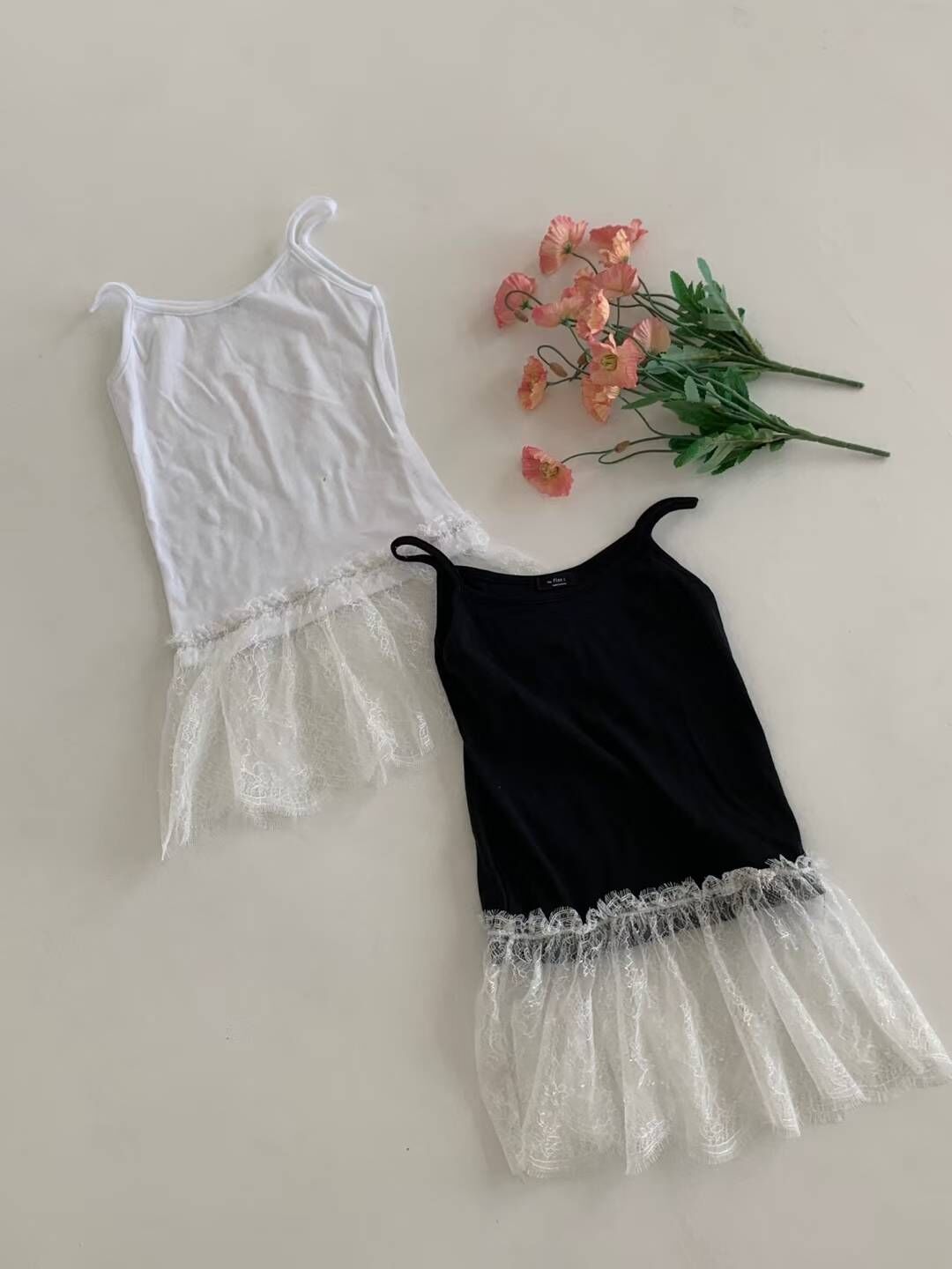 #V004 Ruffle蕾絲層次長背心