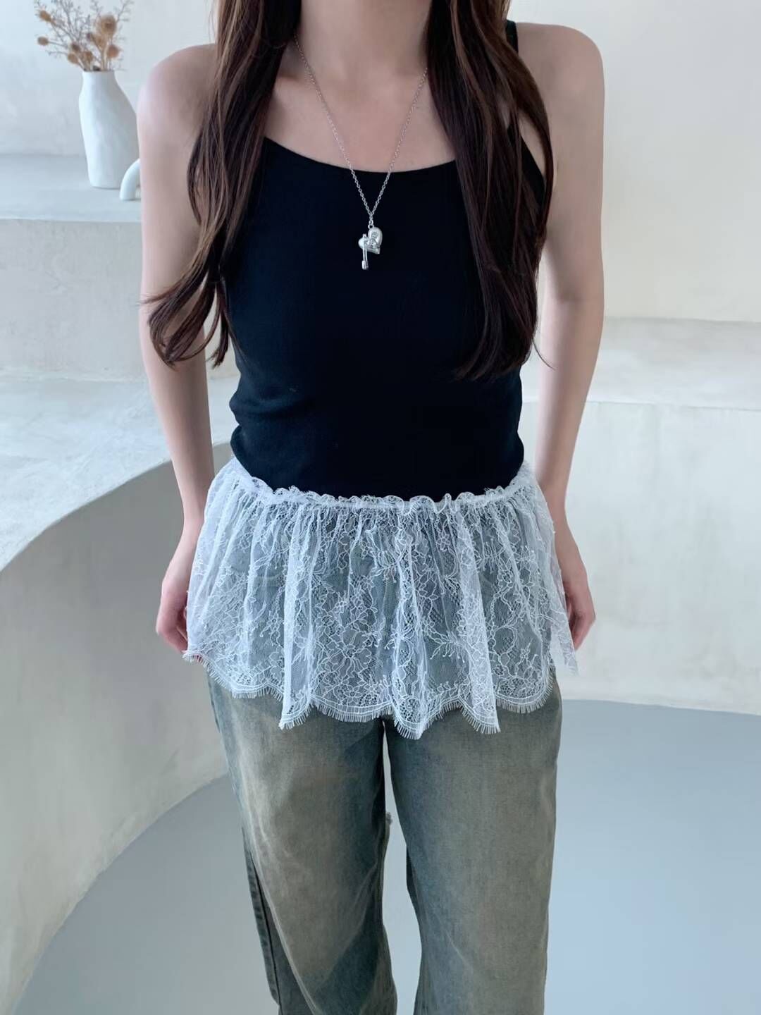 #V004 Ruffle蕾絲層次長背心