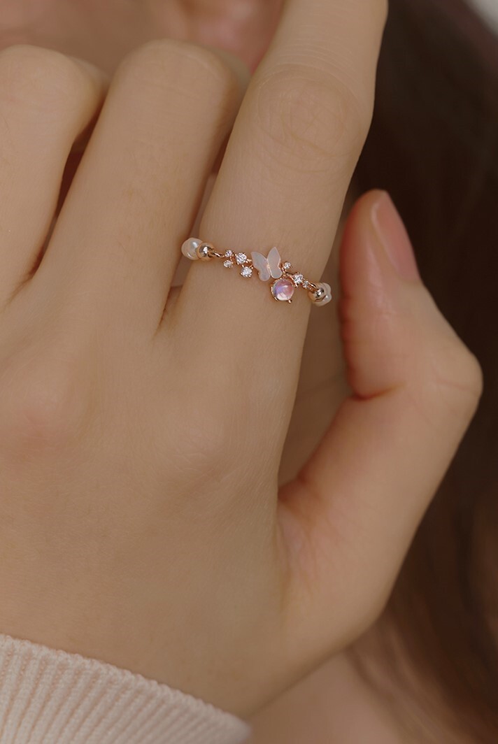 韓國WING BLING授權 925純銀玫瑰蝴蝶幻境寶石珍珠戒指