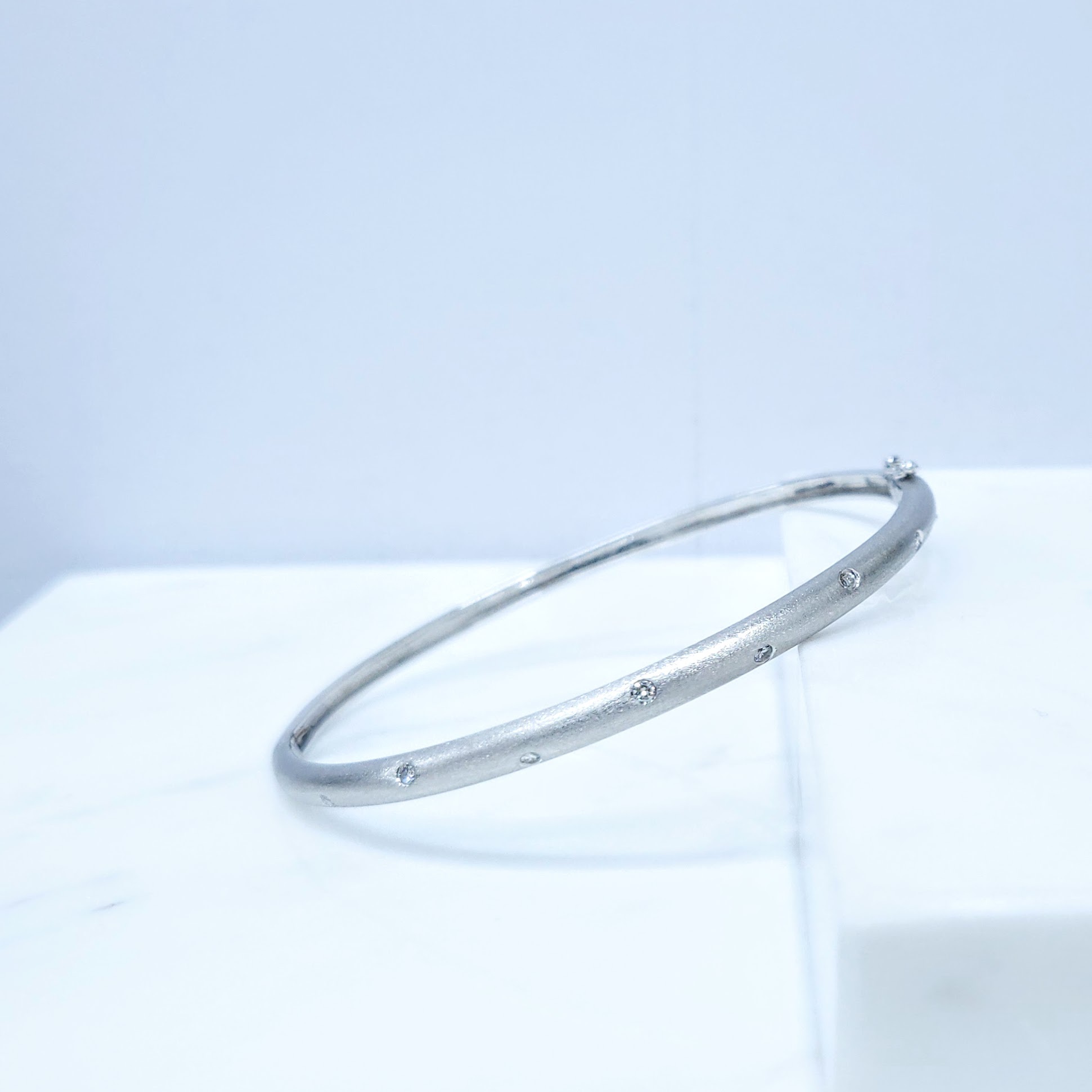 18K White Gold 0.15ct Diamond Bangle