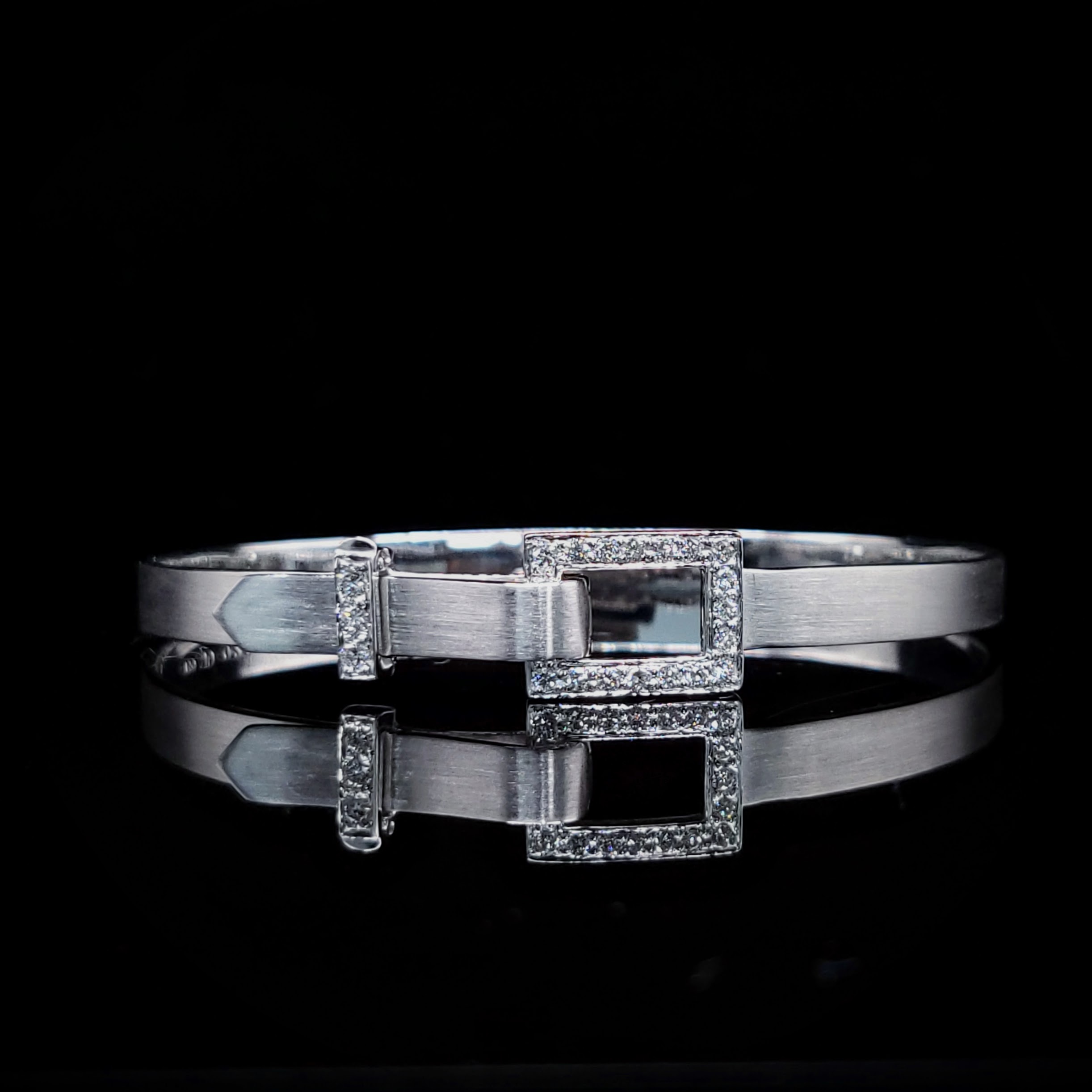 18K White Gold 0.28ct Diamond Bangle