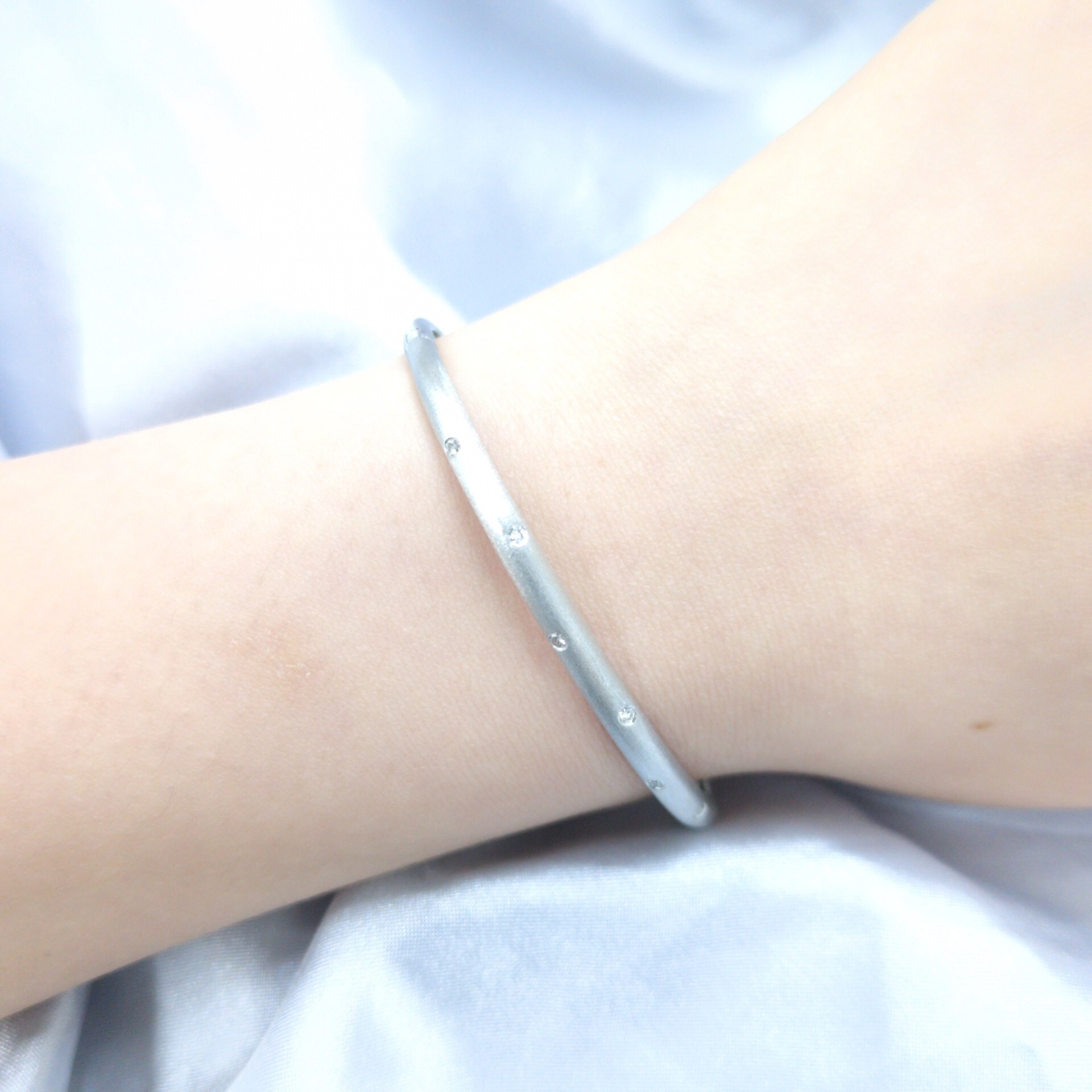 18K White Gold 0.15ct Diamond Bangle