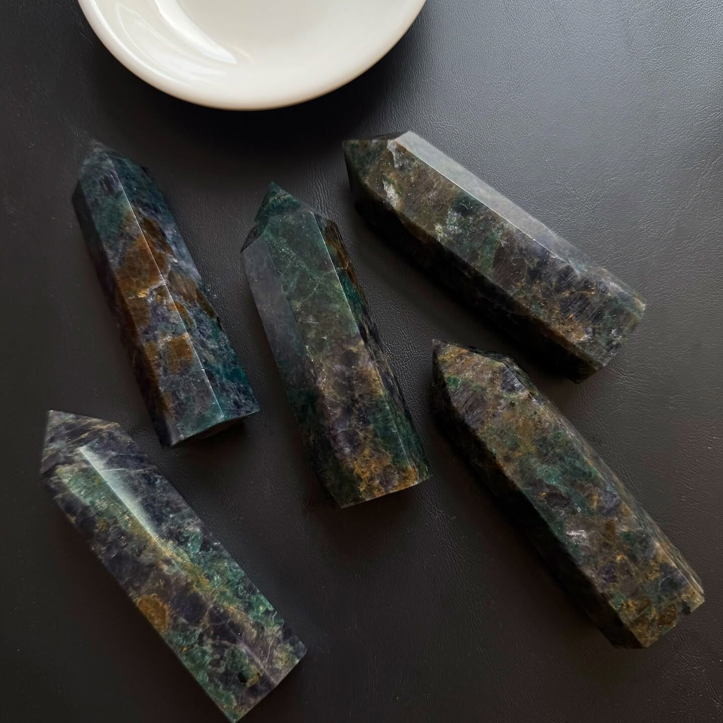 [原石] 菫青石共生碧璽 水晶柱