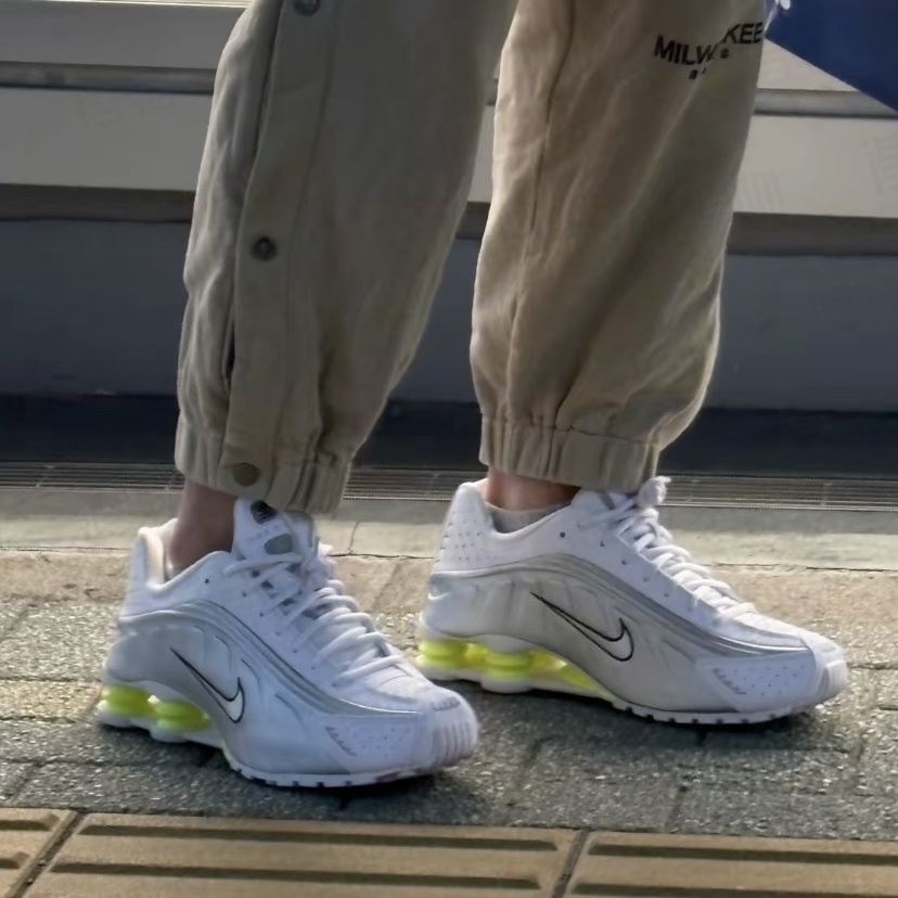 Nike Shox R4 “White/Metallic Silver” Voit 彈簧鞋 休閒跑步鞋 灰銀/螢光綠 女鞋有男段 AR3565-102