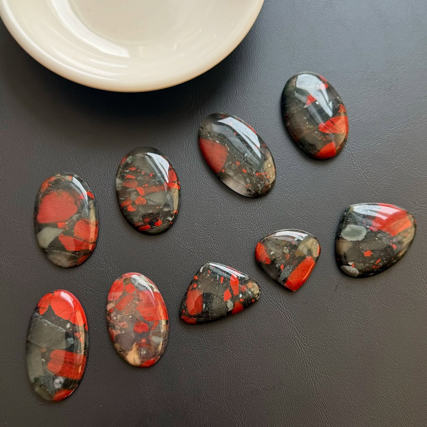 [原石] 非洲龍血石 水晶蛋面