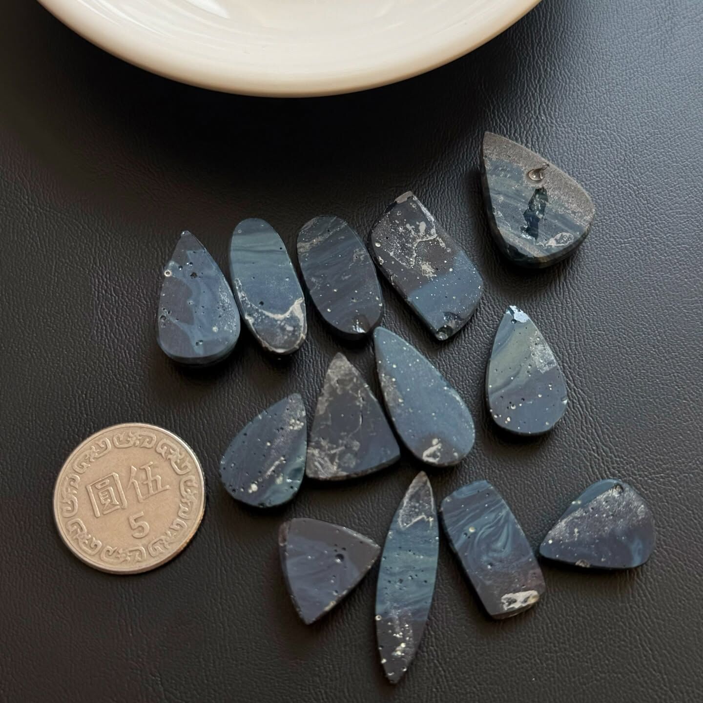 [原石] 利蘭藍石 水晶蛋面 約 23x10x5mm