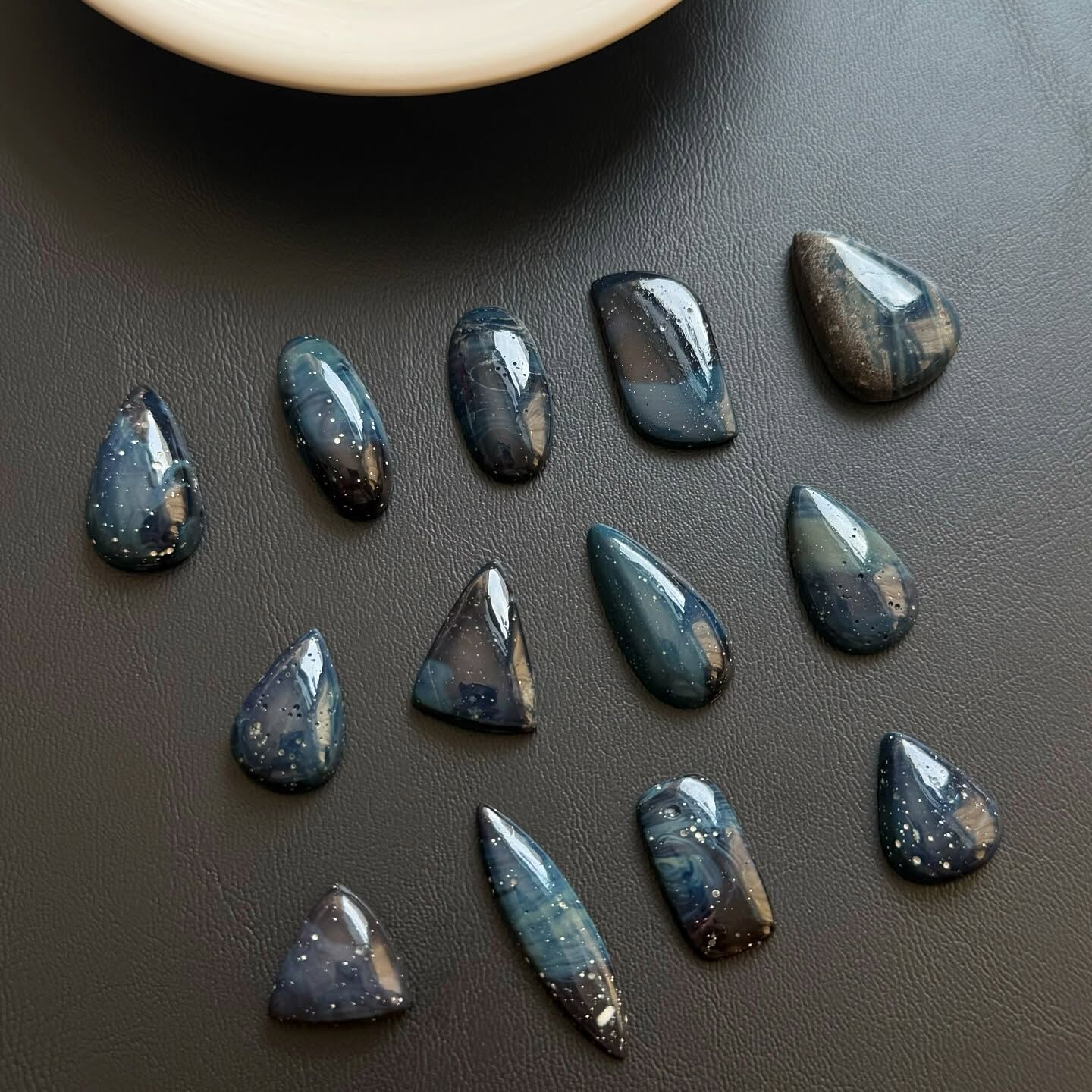 [原石] 利蘭藍石 水晶蛋面 約 23x10x5mm