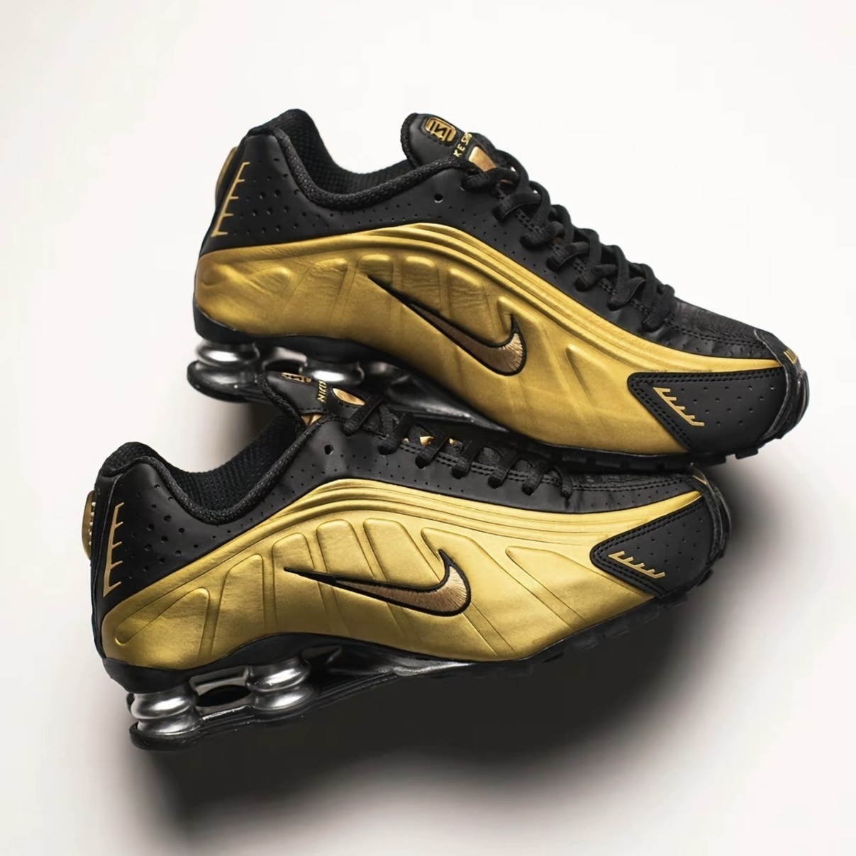 Nike Shox R4 OG Black Metallic Gold  彈簧鞋 黑金 休閒跑步鞋 女鞋有男段 AR3565-005