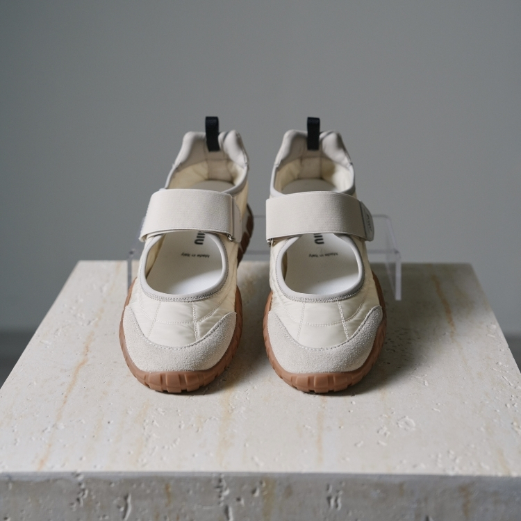 Miu Miu 魔術貼瑪莉珍鞋