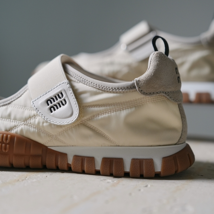 Miu Miu 魔術貼瑪莉珍鞋