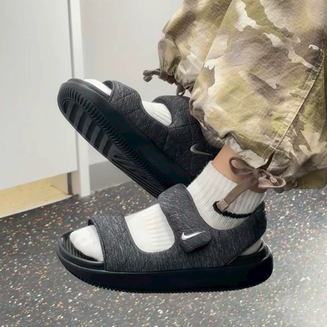 Nike Calm Sandal SE 灰黑 灰銀 寬帶 厚底 麵包 涼鞋 泡棉 魔鬼氈 拖鞋