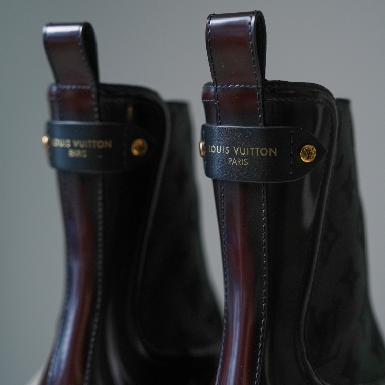 LV  酒紅拚黑壓紋logo短靴 37號