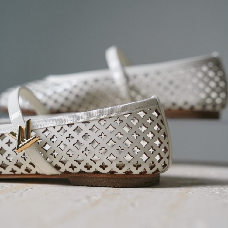 LV  白色簍空瑪莉珍鞋 37號