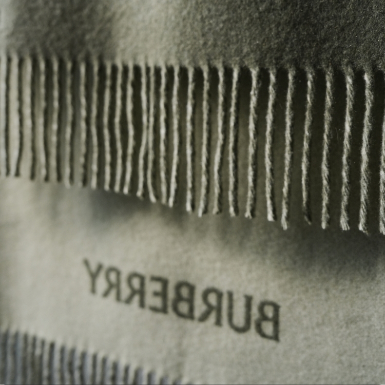 Burberry  抹茶色圍巾