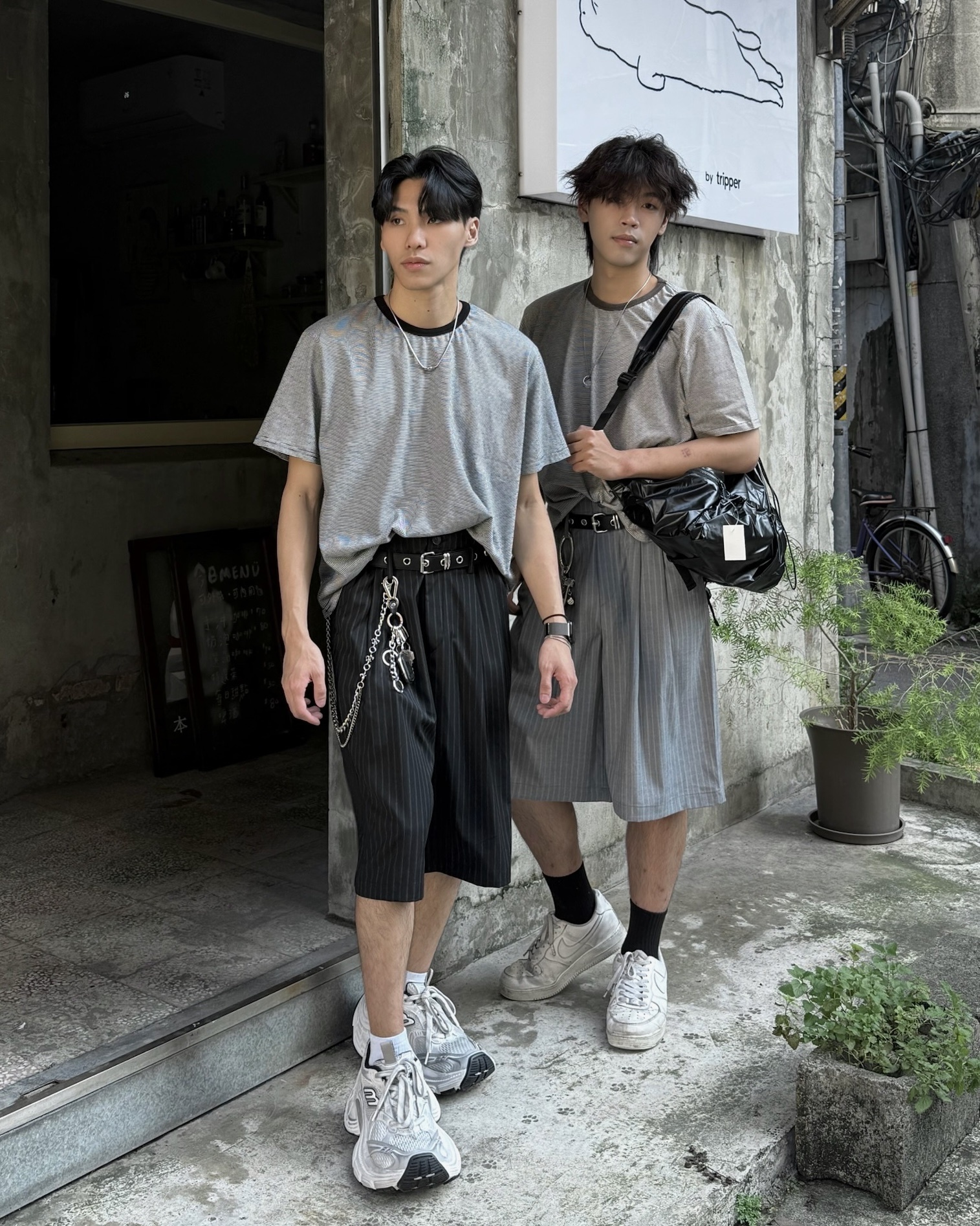 𝐇·𝐓·𝐒 韓國 BOXY 寬短版型 灰階導線 線條 拼接 短版 短袖 上衣