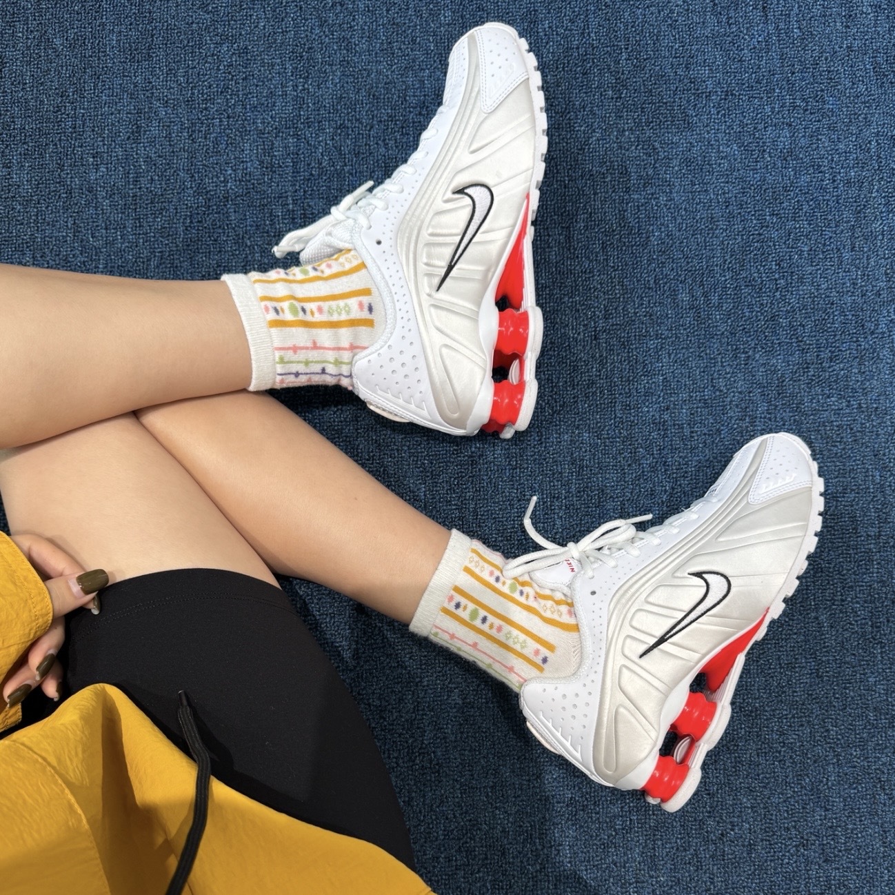 NIKE SHOX R4 白紅 奶油白 彈簧鞋 反光 休閒 復古 AR3565-103