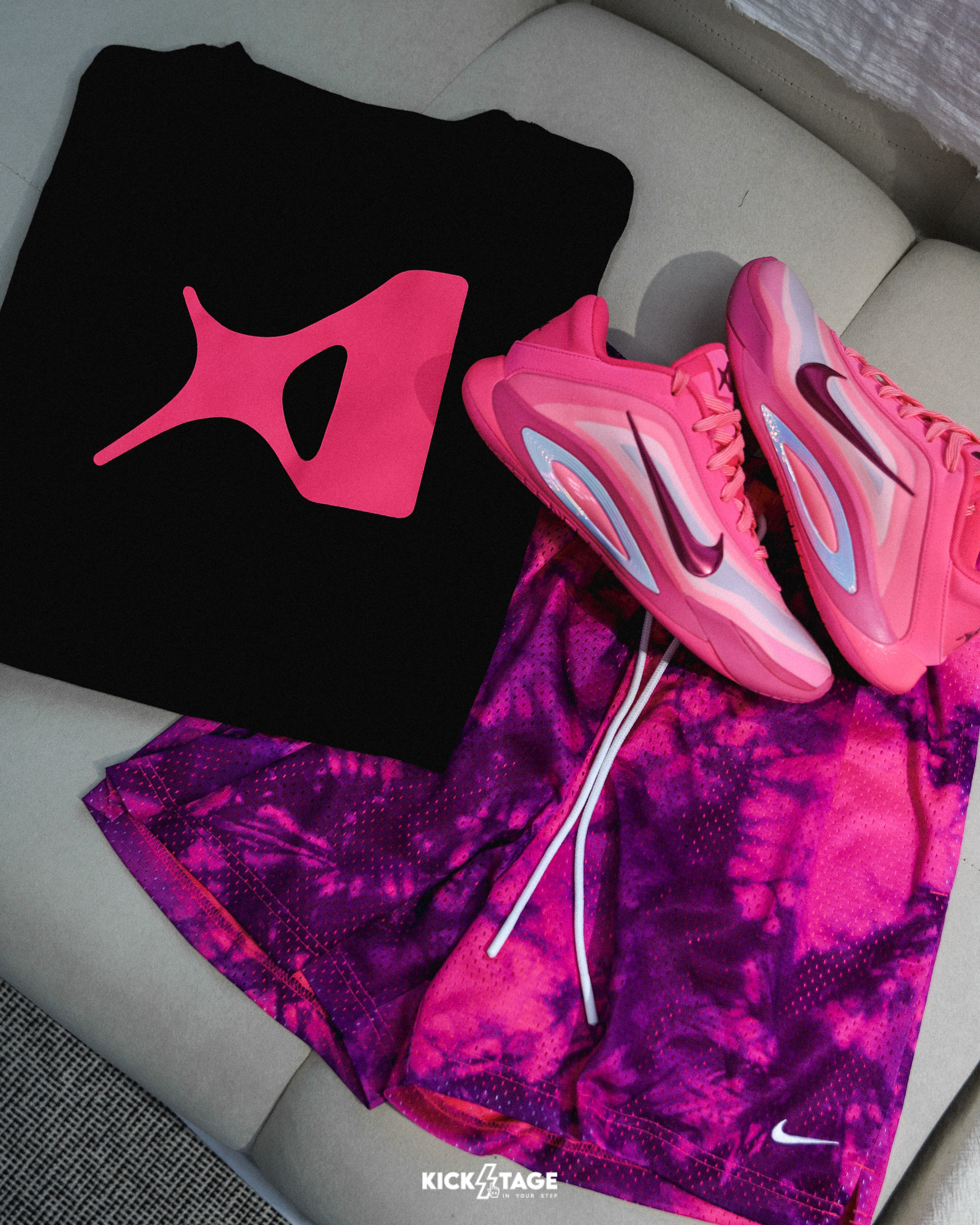 男女款 NIKE W A'ja Wilson TEE A ONE 黑桃紅 寬鬆 重磅 休閒 短袖 短T【HQ1697-010】