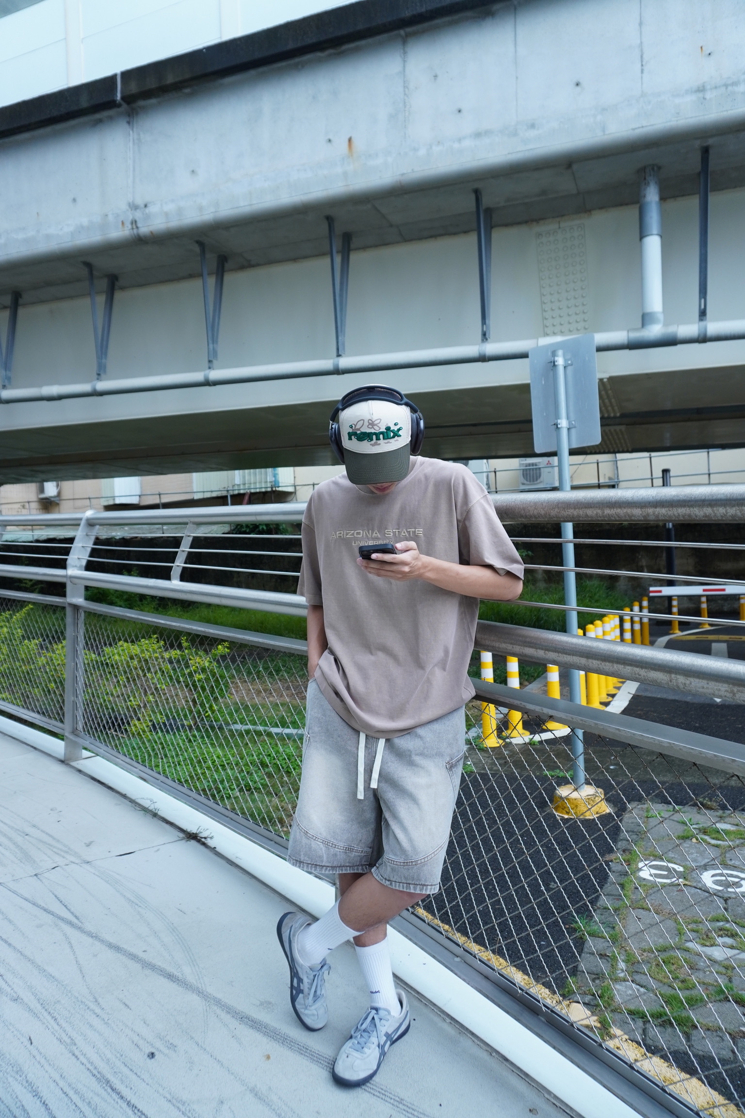 重磅水洗奶茶刺繡短踢