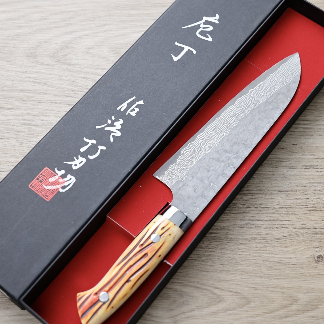 佐治武士 三德 180mm VG10鋼 十字鎚目 黑染大馬士革 牛骨柄