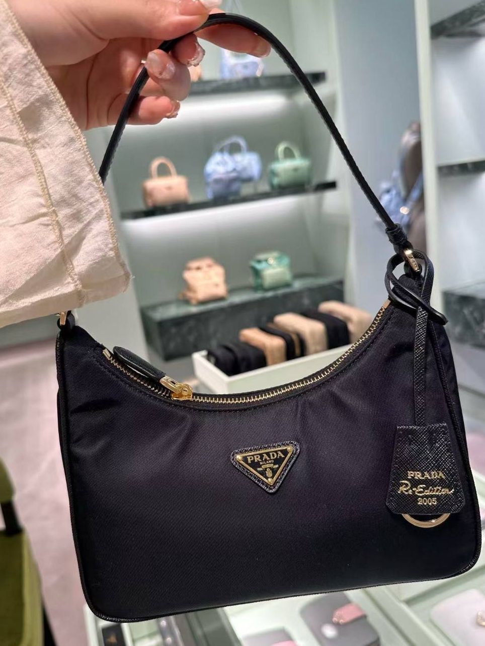 PRADA Re-Edition Hobo 包 (升級版)