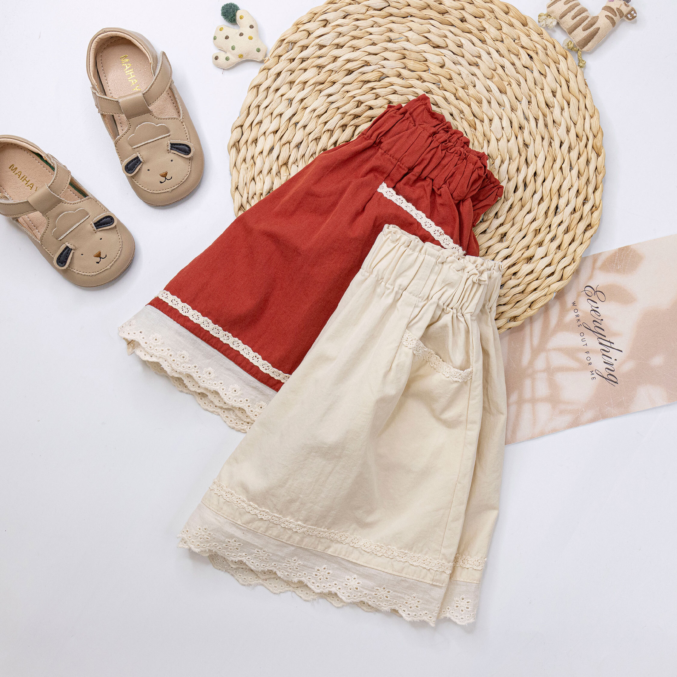 氣質花邊刺繡拼接短褲＊二色 (H50720)