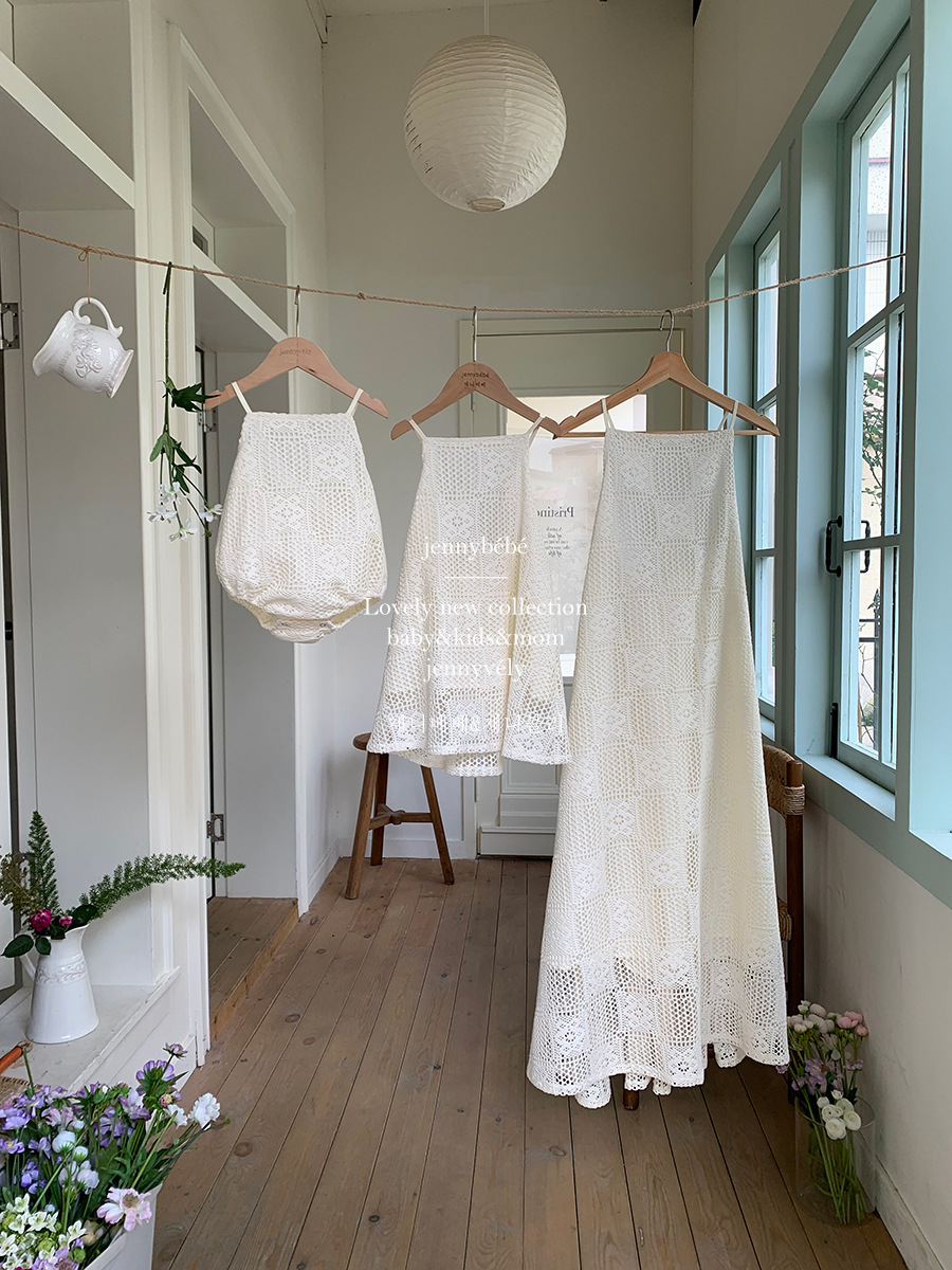 B&W lace parent-child