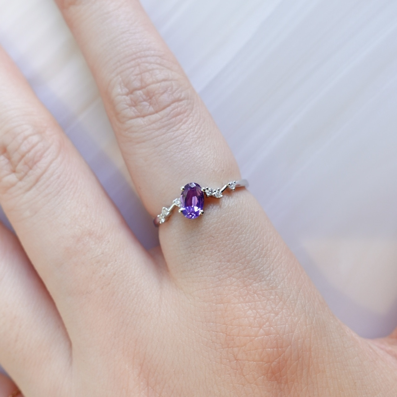 18K金紫色藍寶石鑽石戒指