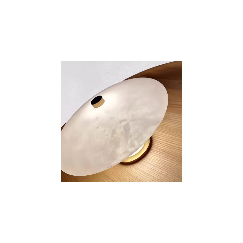 Ruma吊燈，天然雲石透射出自然、柔和的光線，增加空間的柔美