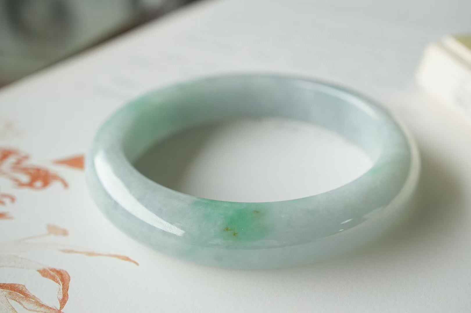 618853 57.8mm冰糯種飄綠正圈翡翠手鐲 (56-58)