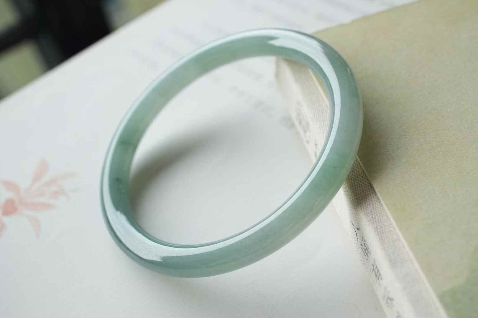 618854  56mm冰種油青翡翠圓條手鐲 (54-56)