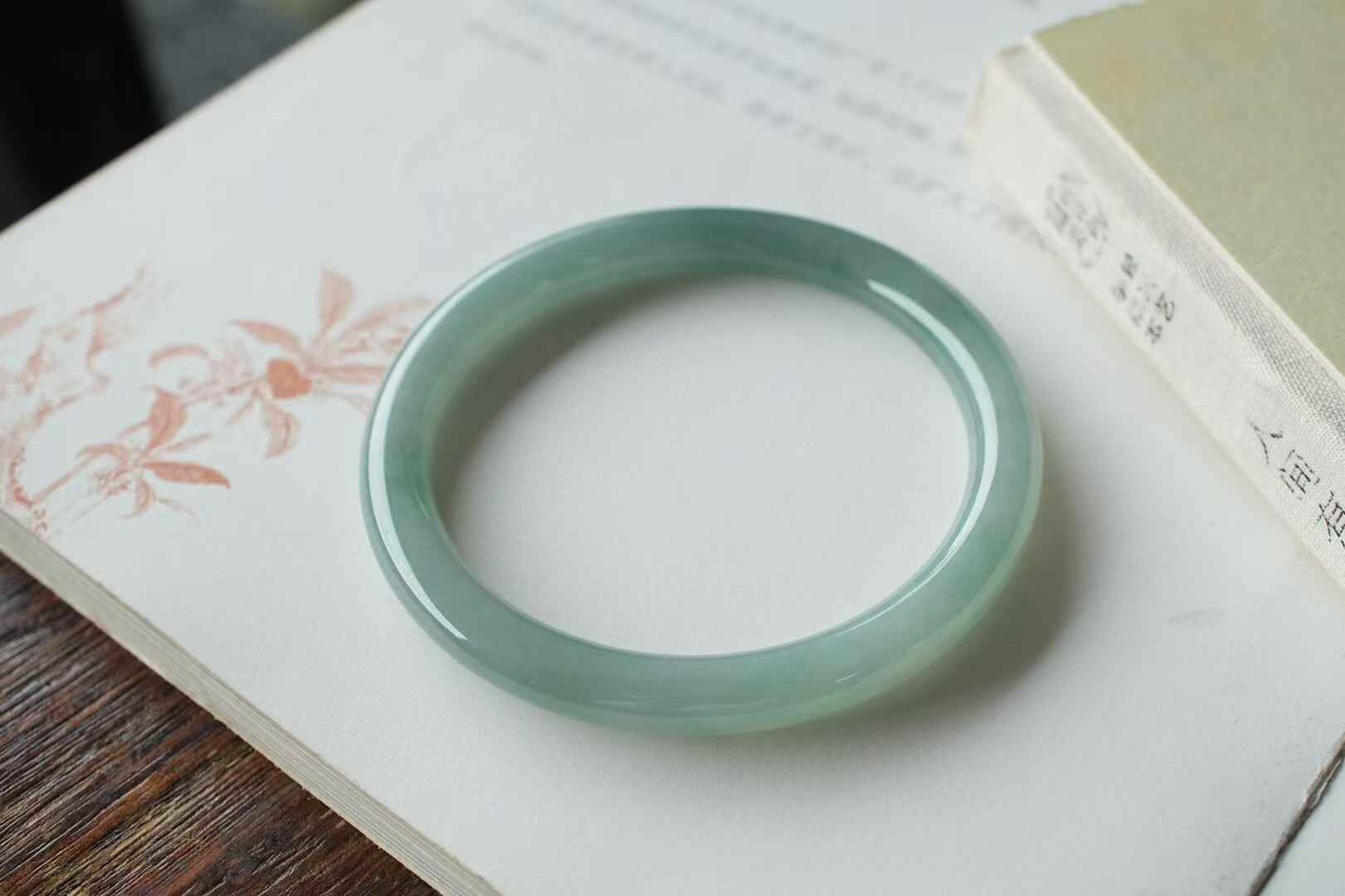 618854  56mm冰種油青翡翠圓條手鐲 (54-56)